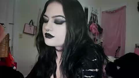 Snapshot of saphirerose1 chatting on December 20, 2025, 11:23 pm Sapphire online show from December 20, 2025, 11:23 pm