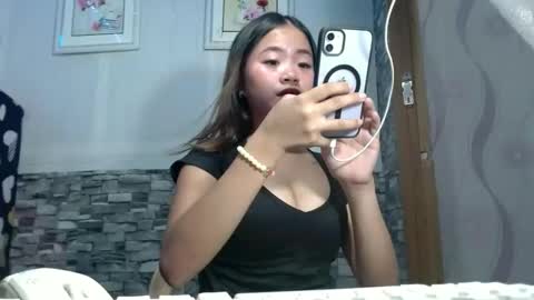 sapphire_amora online show from November 6, 2025, 8:04 am