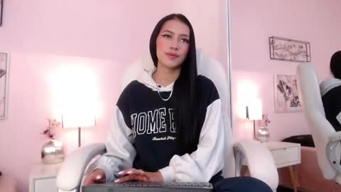 Snapshot of sara17_ chatting on November 6, 2025, 4:13 am Sara online show from November 6, 2025, 4:13 am