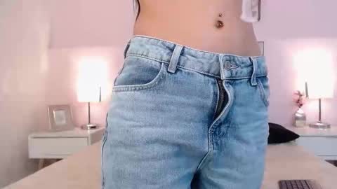 Snapshot of sara17_ chatting on November 28, 2025, 11:07 pm Sara online show from November 28, 2025, 11:07 pm