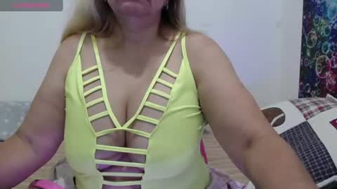 Snapshot of sara211 chatting on June 26, 2026, 3:05 pm sara online show from June 26, 2026, 3:05 pm