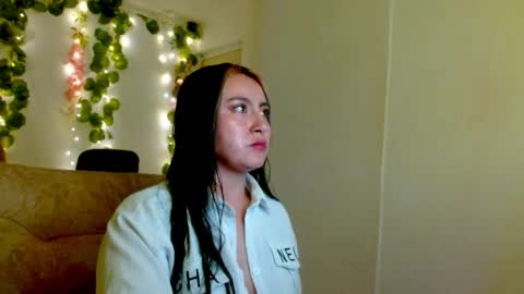 sara912679 online show from May 21, 2026, 1:40 pm