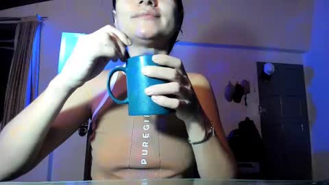 Snapshot of sara_221 chatting on January 14, 2025, 2:19 am Sara online show from January 14, 2025, 2:19 am