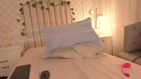 Snapshot of sara__williams chatting on December 19, 2024, 1:29 pm Sara online show from December 19, 2024, 1:29 pm