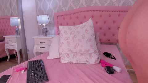 Snapshot of sara__williams chatting on January 8, 2025, 6:31 am Sara online show from January 8, 2025, 6:31 am