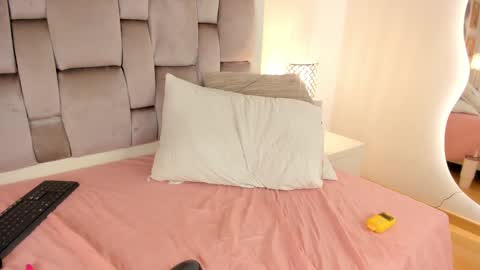 Snapshot of sara__williams chatting on February 26, 2025, 6:37 am Sara online show from February 26, 2025, 6:37 am