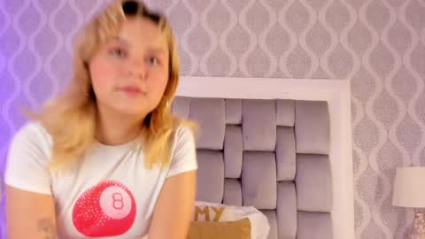 Snapshot of sara__williams chatting on March 11, 2025, 3:37 am Sara online show from March 11, 2025, 3:37 am