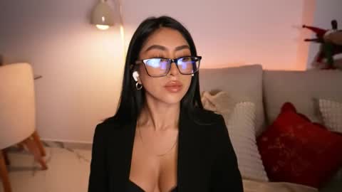 Sara  online show from December 18, 2025, 3:34 am