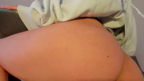 Snapshot of sara_beltran chatting on February 23, 2025, 3:13 am Sara online show from February 23, 2025, 3:13 am