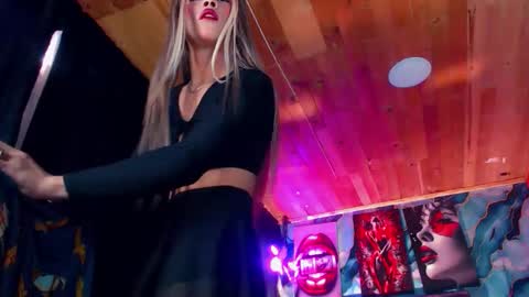 sara_buck online show from May 9, 2026, 9:20 pm