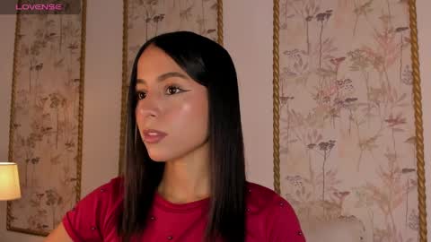 Snapshot of sara_castro24 chatting on May 27, 2026, 7:22 pm Sara online show from May 27, 2026, 7:22 pm