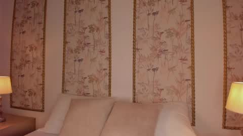 Snapshot of sara_castro24 chatting on May 28, 2026, 8:28 pm Sara online show from May 28, 2026, 8:28 pm