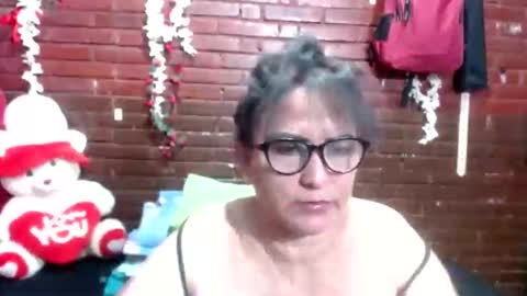 Snapshot of sara_love43 chatting on May 4, 2026, 5:25 am Sara love online show from May 4, 2026, 5:25 am