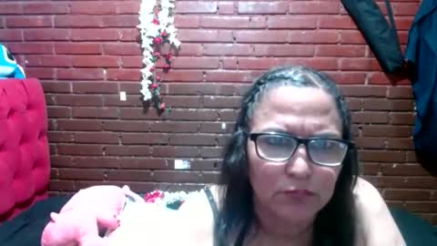 Snapshot of sara_love43 chatting on May 14, 2026, 7:59 am Sara love online show from May 14, 2026, 7:59 am