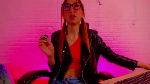Snapshot of sara_love_1 chatting on May 31, 2026, 3:26 am Sara Love online show from May 31, 2026, 3:26 am