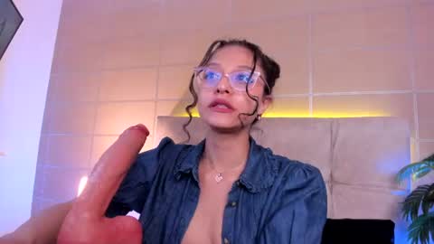 Snapshot of sara_mac_ chatting on July 1, 2026, 1:34 pm Sara online show from July 1, 2026, 1:34 pm
