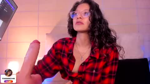 Snapshot of sara_mac_ chatting on July 24, 2026, 3:32 pm Sara online show from July 24, 2026, 3:32 pm