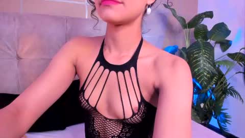 Snapshot of sara_mac_ chatting on July 25, 2026, 12:58 pm Sara online show from July 25, 2026, 12:58 pm
