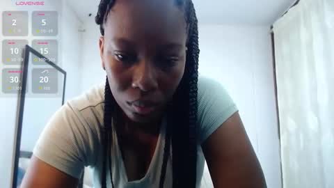 Snapshot of sara_marks chatting on April 13, 2026, 11:27 am S A R A online show from April 13, 2026, 11:27 am