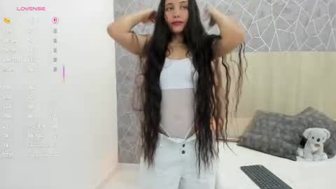 Snapshot of sara_melo chatting on June 11, 2026, 12:58 pm Sara online show from June 11, 2026, 12:58 pm
