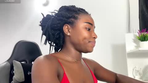 Snapshot of sara_muscle chatting on January 8, 2025, 1:42 am Sara online show from January 8, 2025, 1:42 am