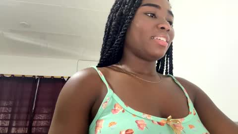 Snapshot of sara_muscle chatting on September 22, 2025, 2:41 pm Sara online show from September 22, 2025, 2:41 pm