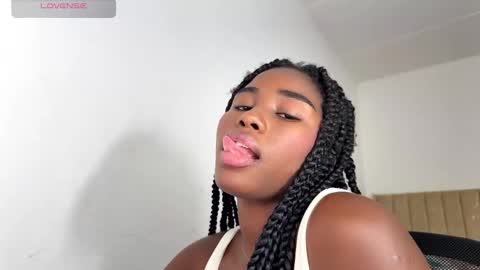 Snapshot of sara_muscle chatting on October 2, 2025, 11:45 pm Sara online show from October 2, 2025, 11:45 pm