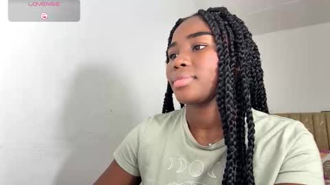 Snapshot of sara_muscle chatting on October 5, 2025, 8:51 pm Sara online show from October 5, 2025, 8:51 pm