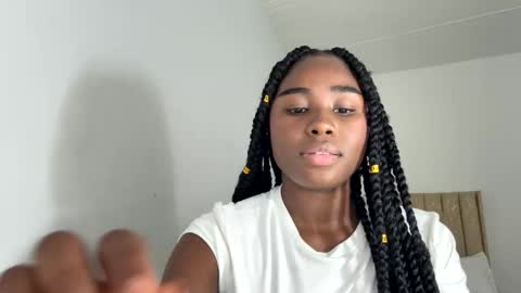 Snapshot of sara_muscle chatting on October 31, 2025, 4:02 am Sara online show from October 31, 2025, 4:02 am