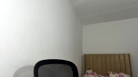 Snapshot of sara_muscle chatting on November 9, 2025, 1:04 am Sara online show from November 9, 2025, 1:04 am