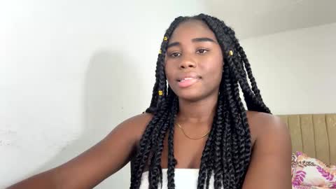 Snapshot of sara_muscle chatting on November 10, 2025, 1:37 am Sara online show from November 10, 2025, 1:37 am