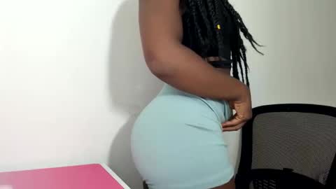 Snapshot of sara_muscle chatting on November 11, 2025, 7:25 pm Sara online show from November 11, 2025, 7:25 pm