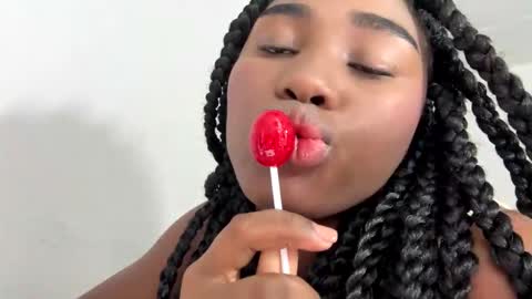 Snapshot of sara_muscle chatting on November 18, 2025, 2:17 am Sara online show from November 18, 2025, 2:17 am