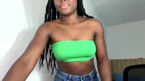 Snapshot of sara_muscle chatting on November 22, 2025, 4:17 pm Sara online show from November 22, 2025, 4:17 pm