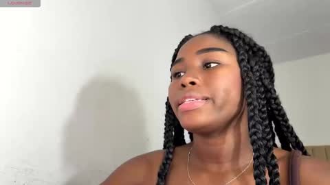 Snapshot of sara_muscle chatting on November 23, 2025, 4:23 am Sara online show from November 23, 2025, 4:23 am