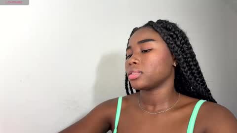 Snapshot of sara_muscle chatting on November 27, 2025, 6:59 am Sara online show from November 27, 2025, 6:59 am