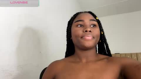 Snapshot of sara_muscle chatting on December 5, 2025, 5:16 am Sara online show from December 5, 2025, 5:16 am