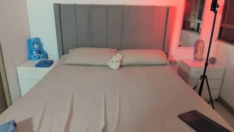 Snapshot of sara_oxford chatting on October 8, 2025, 2:31 am Sara online show from October 8, 2025, 2:31 am