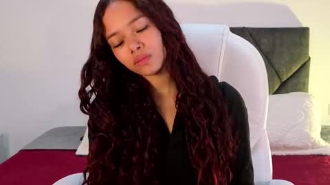 sara  online show from September 17, 2025, 4:08 pm