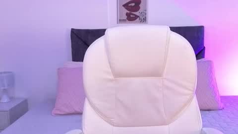 sara  online show from October 28, 2025, 3:47 pm