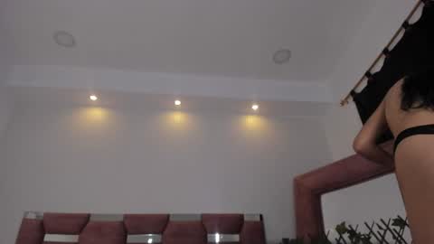 sara_sm1th_ online show from August 3, 2026, 12:43 pm
