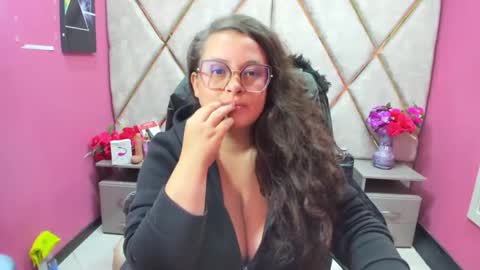 sara_thonson_ online show from February 3, 2026, 3:04 am