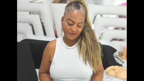 Snapshot of saraajhons chatting on November 22, 2025, 8:19 pm Sara online show from November 22, 2025, 8:19 pm