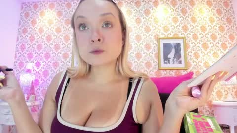 SaraAvila  online show from April 15, 2026, 9:59 pm