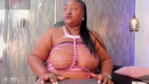 Snapshot of saraby_blandon chatting on November 5, 2025, 10:59 am online show from November 5, 2025, 10:59 am