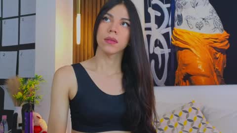 Snapshot of saracutie_ chatting on May 5, 2026, 9:01 pm Sara online show from May 5, 2026, 9:01 pm