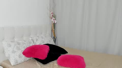 Snapshot of saradusk chatting on June 18, 2026, 3:18 am Sara online show from June 18, 2026, 3:18 am