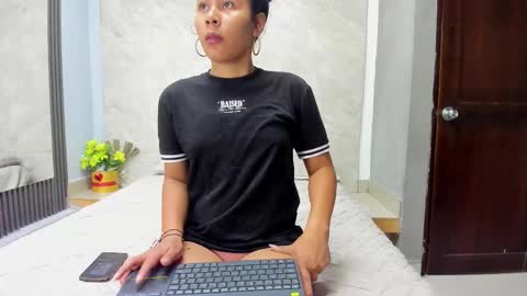 Sarah online show from November 6, 2025, 11:55 am