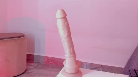 Sarah Bonneth online show from April 10, 2026, 11:48 am