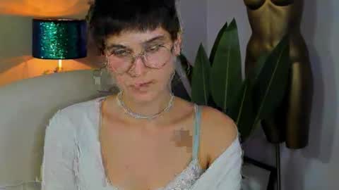 Sarah online show from October 2, 2025, 2:46 pm